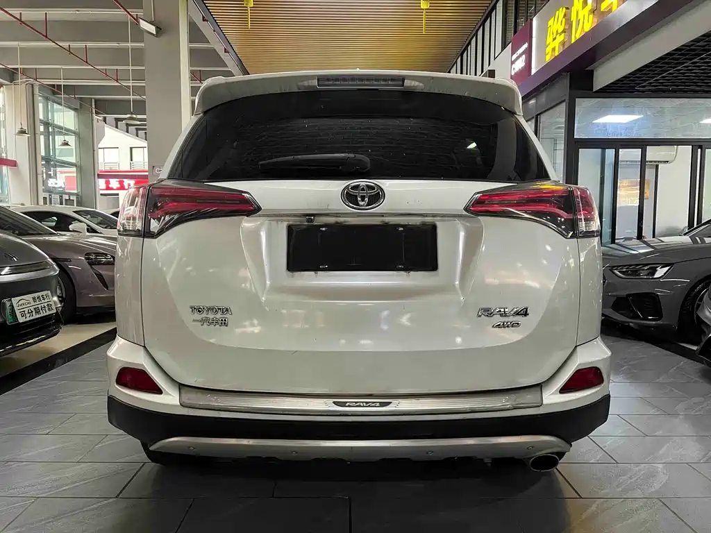 Toyota RAV4 — фото 3