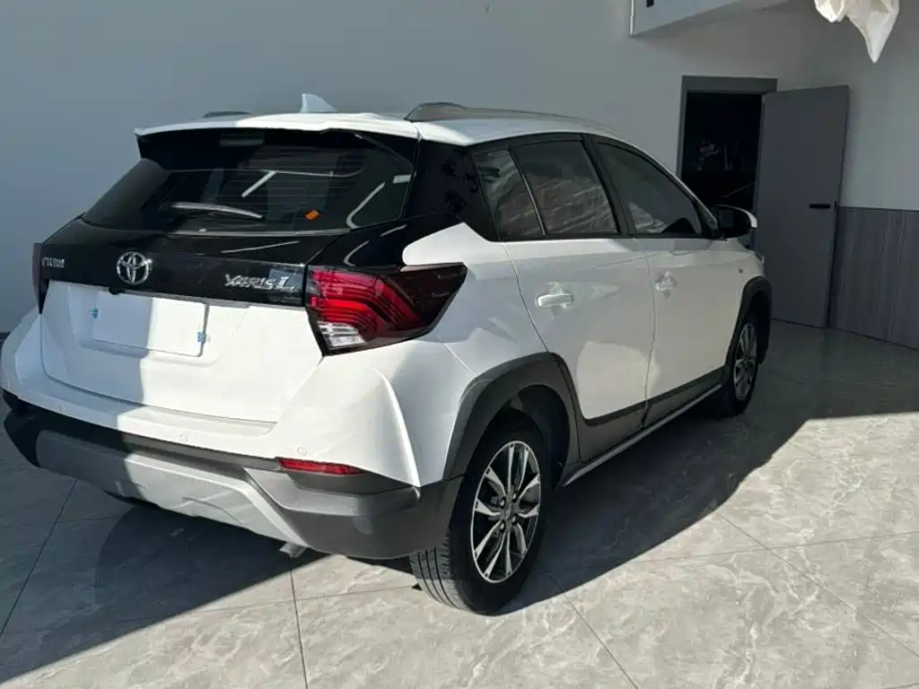 Toyota Yaris L — фото 6