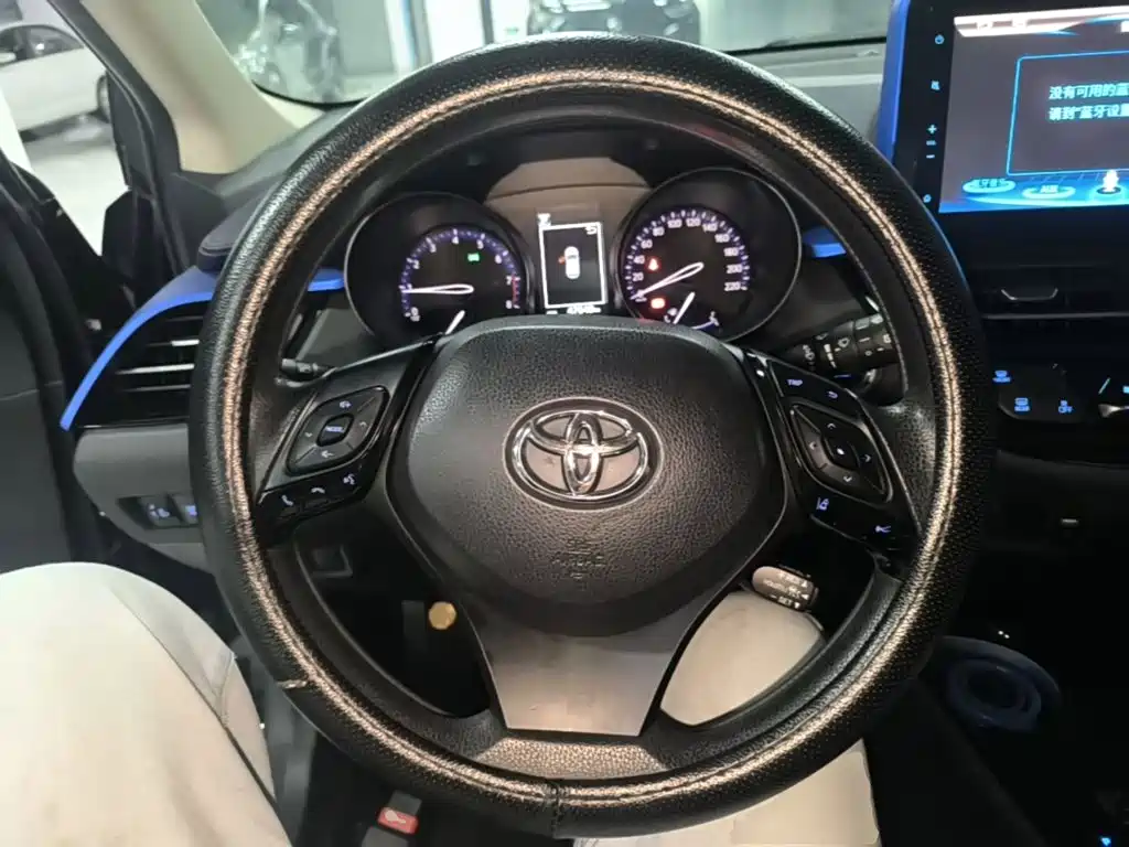 Toyota C-HR — фото 11