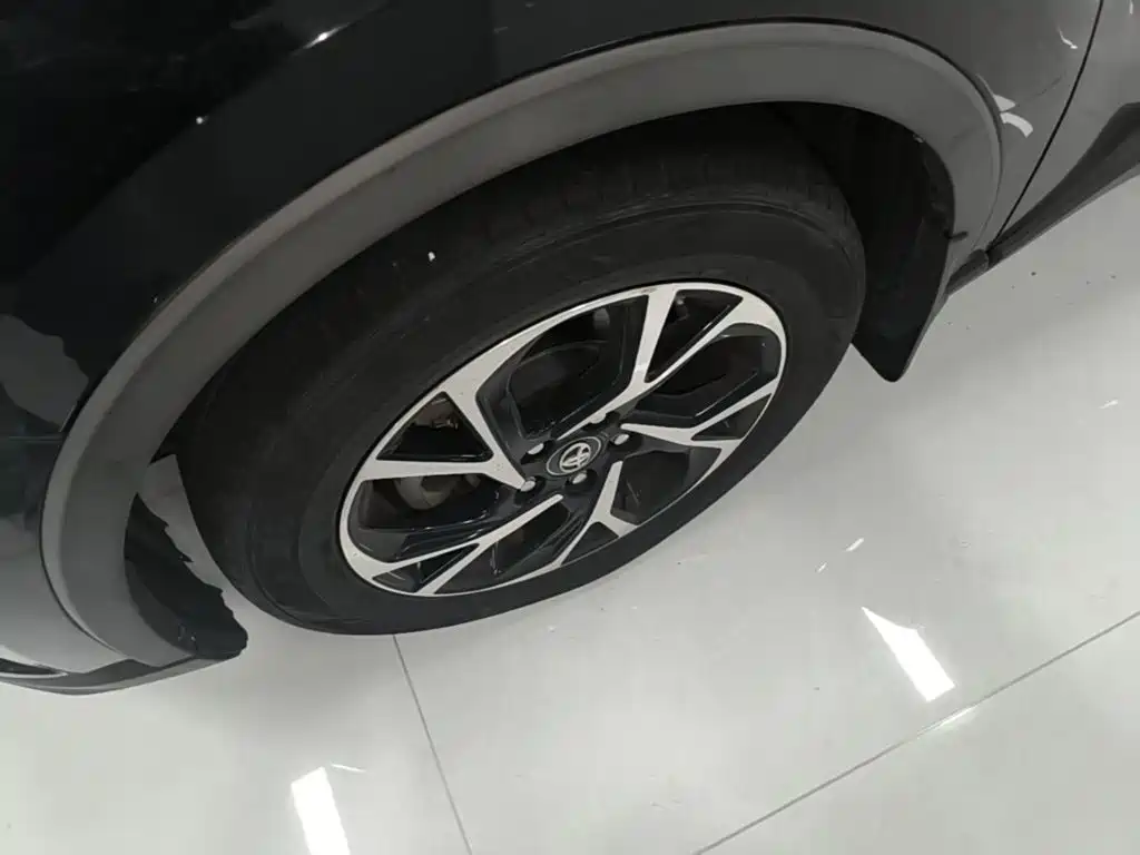 Toyota C-HR — фото 23