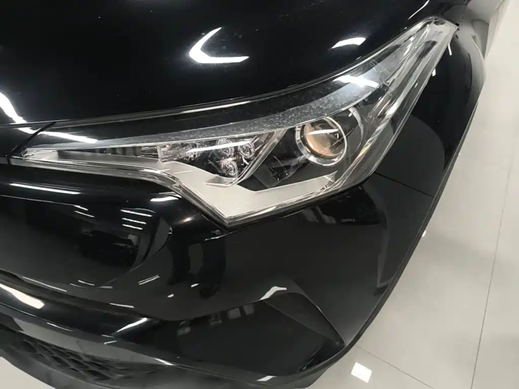 Toyota C-HR — фото 24