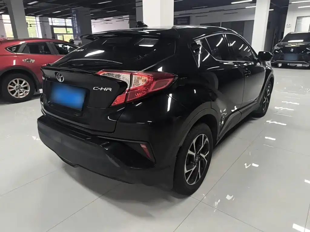 Toyota C-HR — фото 7