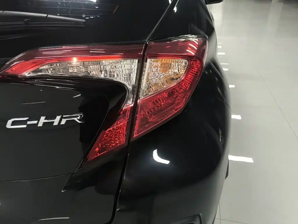 Toyota C-HR — фото 8