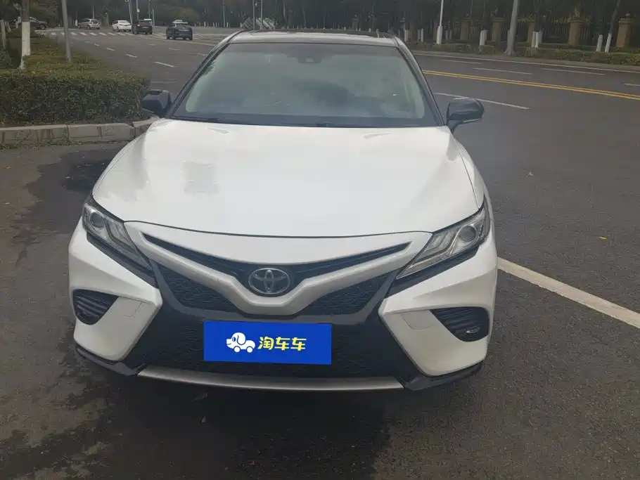Toyota Camry — фото 2