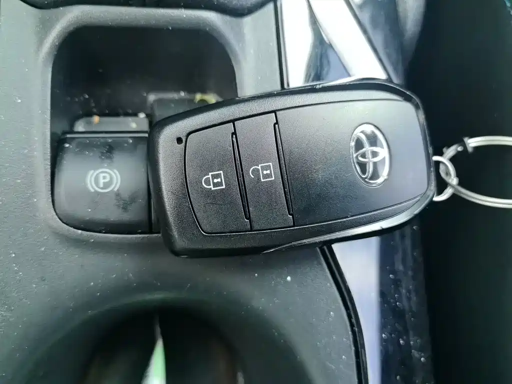 Toyota Corolla Cross — фото 9