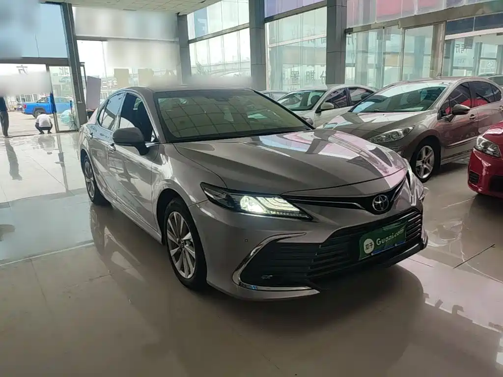 Toyota Camry — фото 4