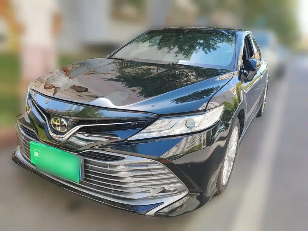 Toyota Camry — фото 2