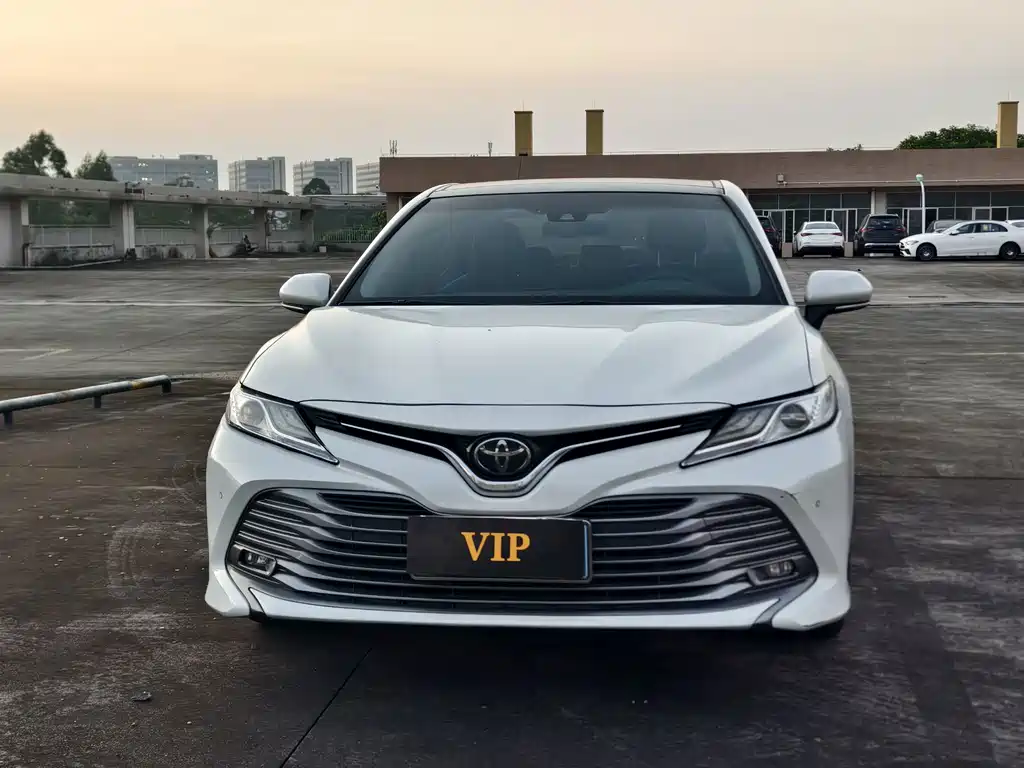 Toyota Camry — фото 2