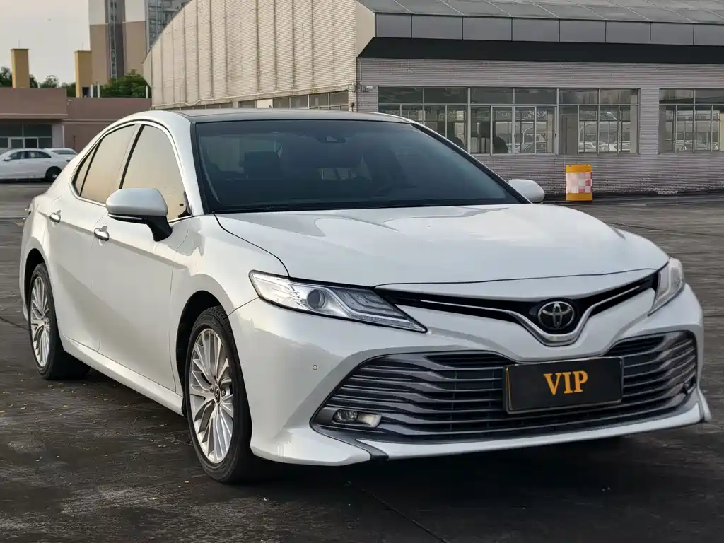Toyota Camry — фото 3