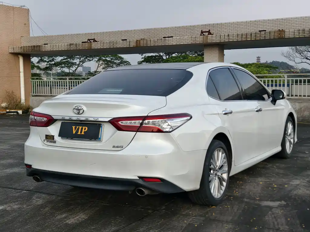 Toyota Camry — фото 4