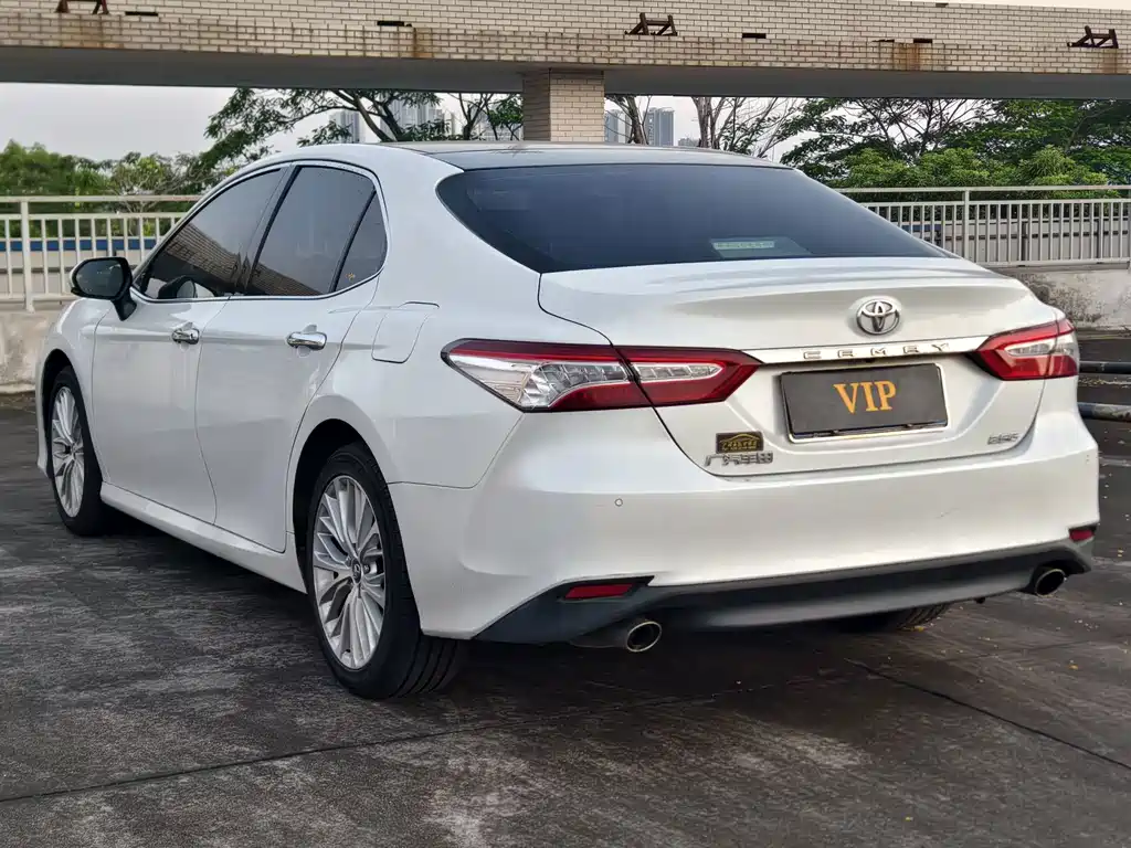 Toyota Camry — фото 6