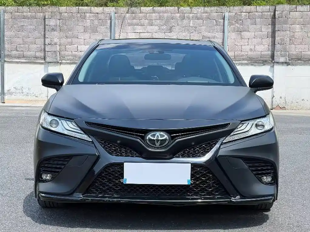 Toyota Camry — фото 2