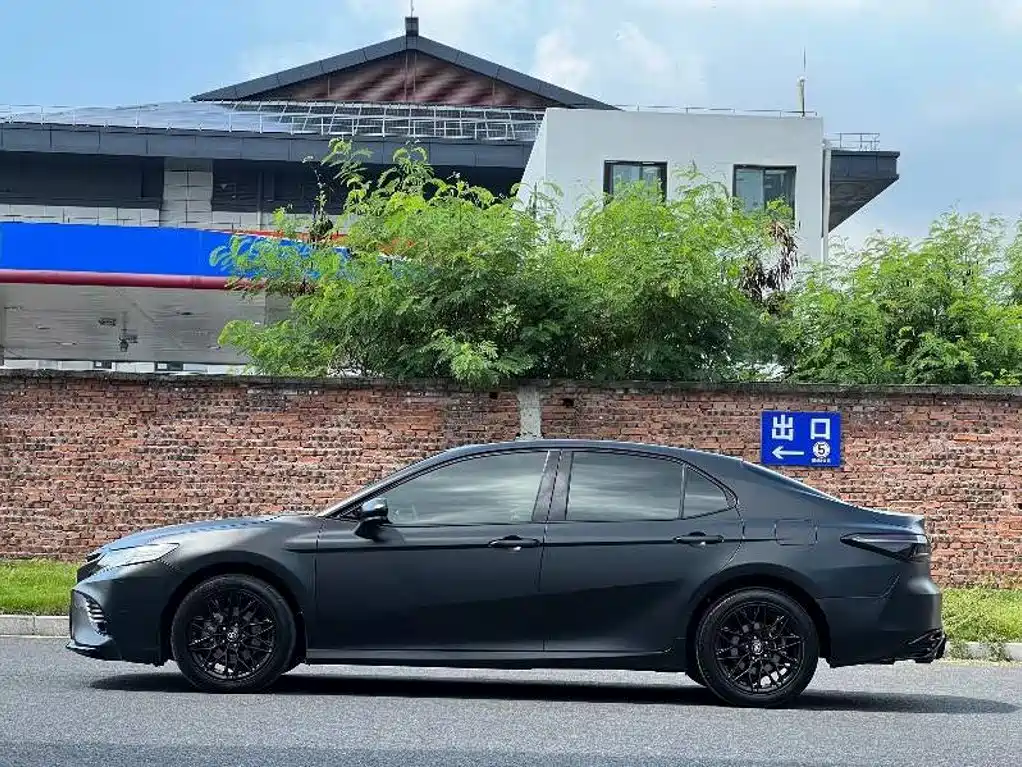 Toyota Camry — фото 9