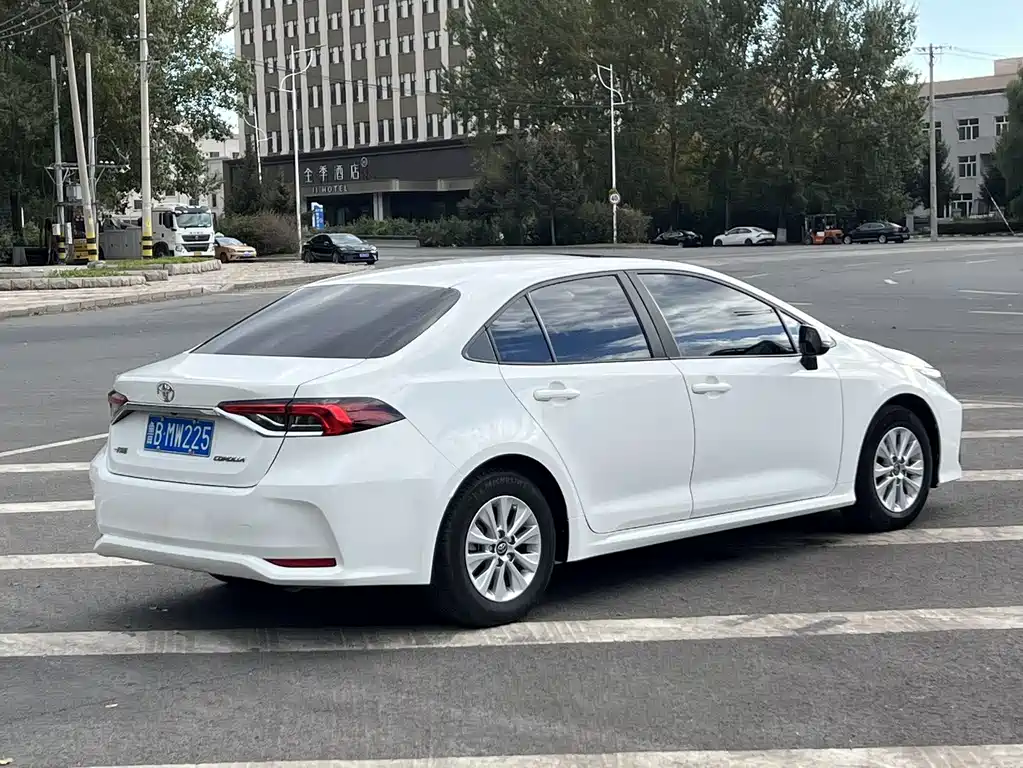 Toyota Corolla — фото 4