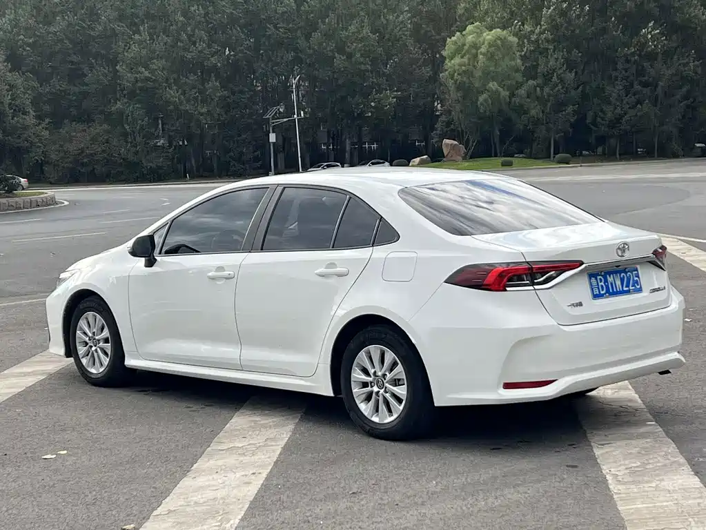 Toyota Corolla — фото 6