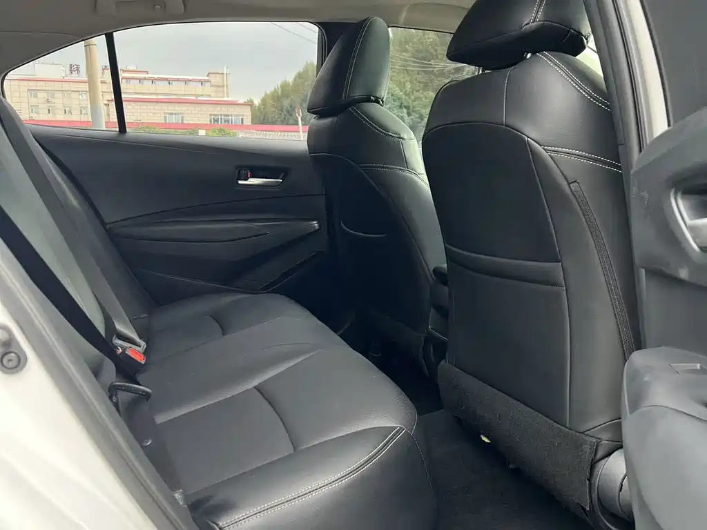 Toyota Corolla — фото 10