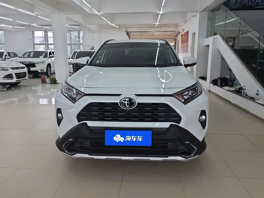Toyota RAV4 — фото 2