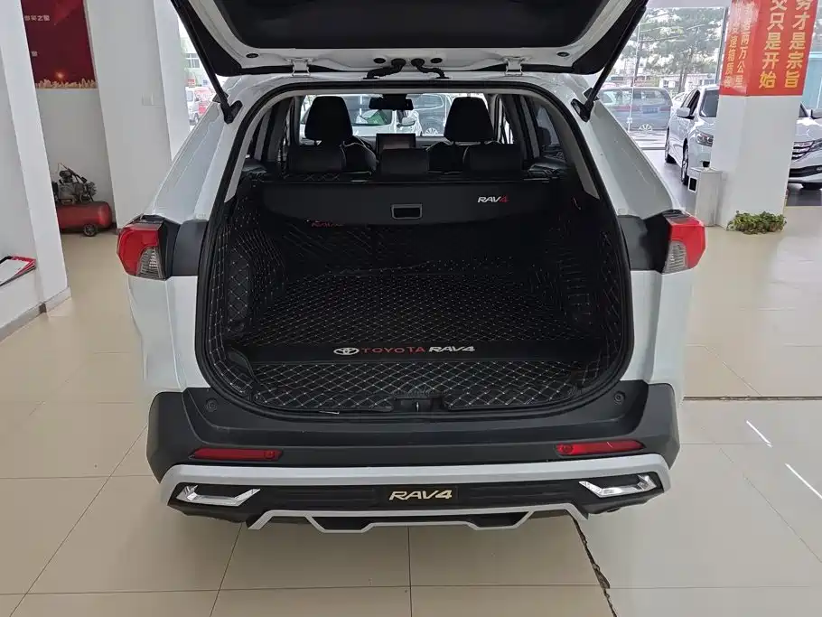 Toyota RAV4 — фото 4