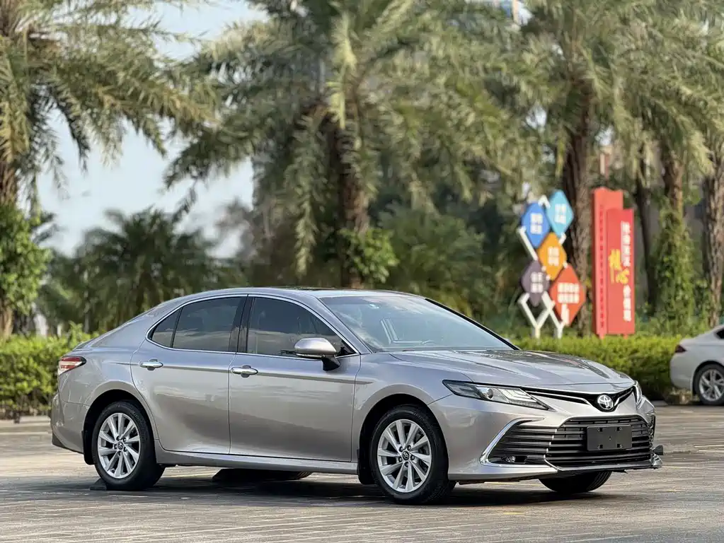 Toyota Camry — фото 3