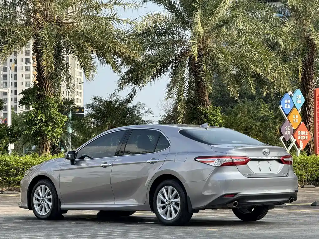Toyota Camry — фото 7