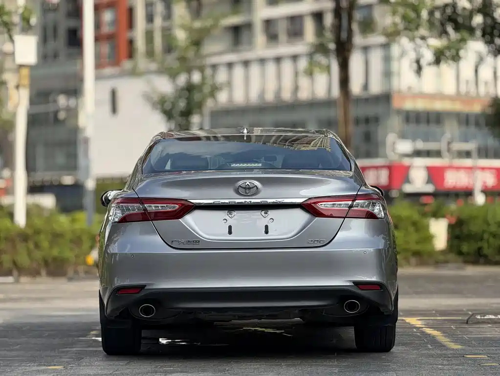 Toyota Camry — фото 8