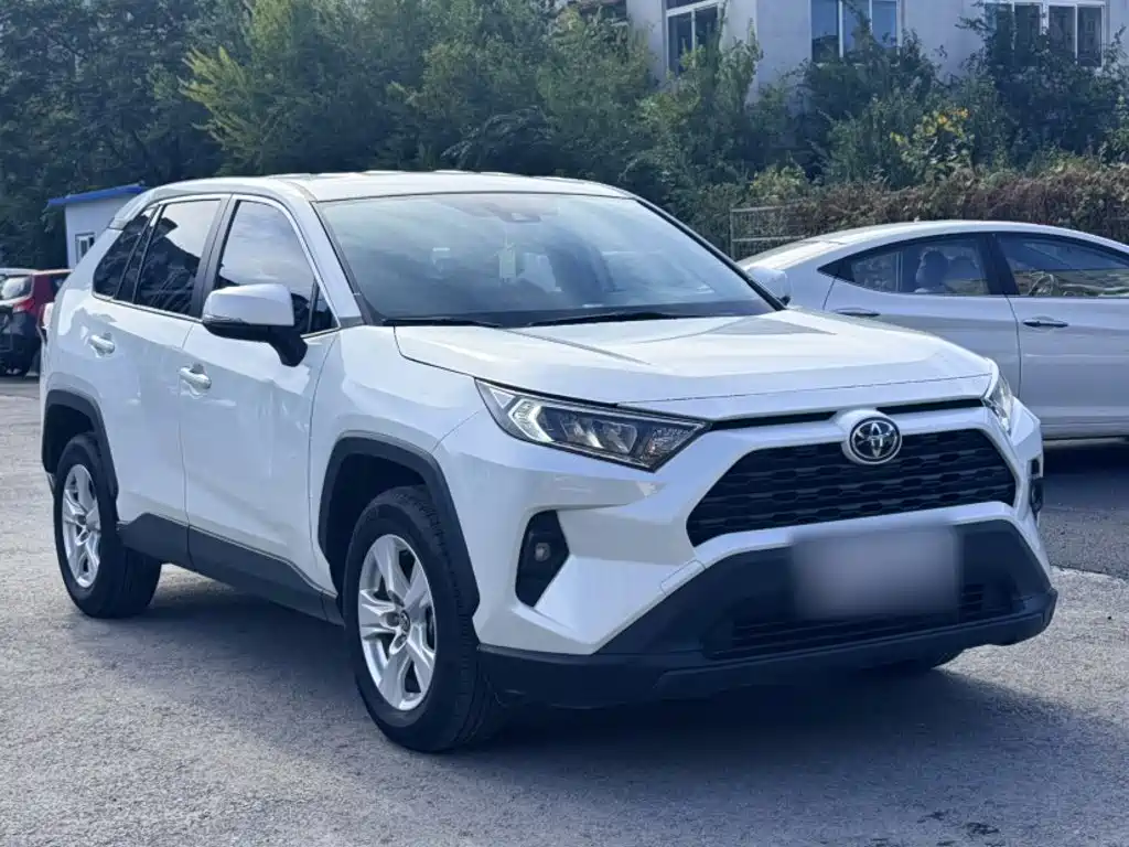 Toyota RAV4 — фото 11