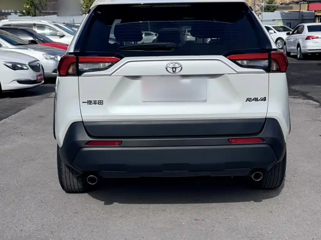 Toyota RAV4 — фото 14
