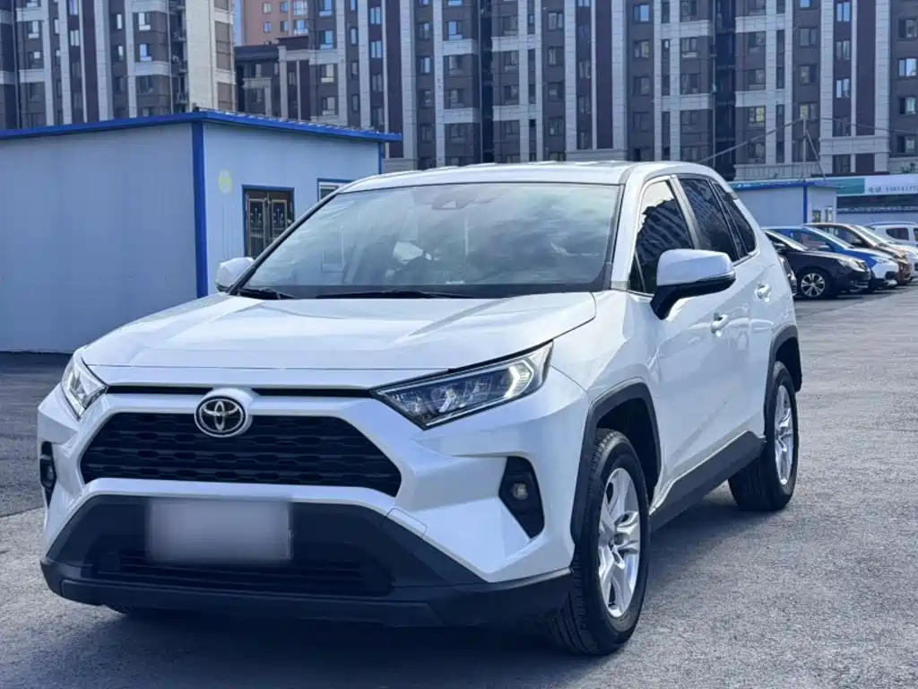 Toyota RAV4 — фото 3