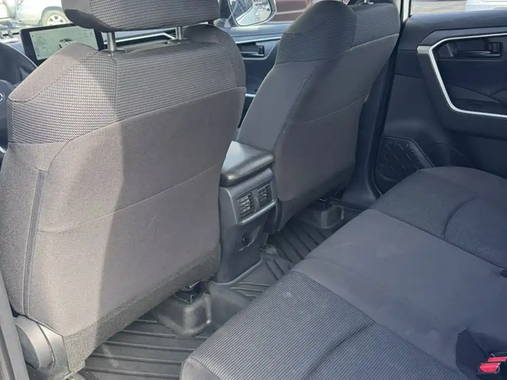 Toyota RAV4 — фото 24