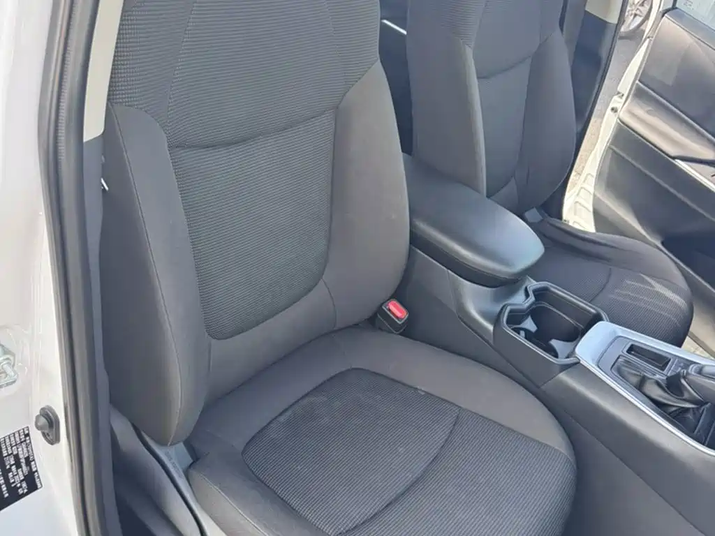 Toyota RAV4 — фото 4