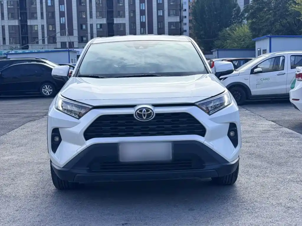 Toyota RAV4 — фото 10