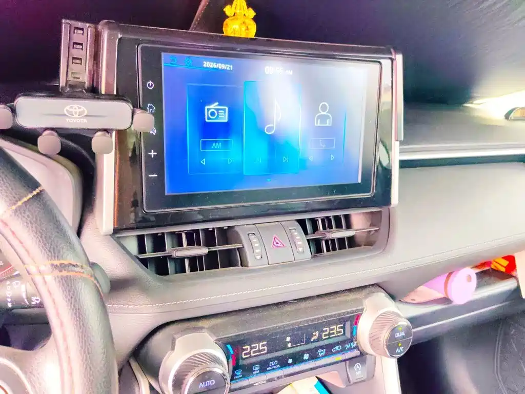 Toyota RAV4 — фото 14