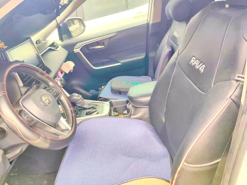 Toyota RAV4 — фото 16
