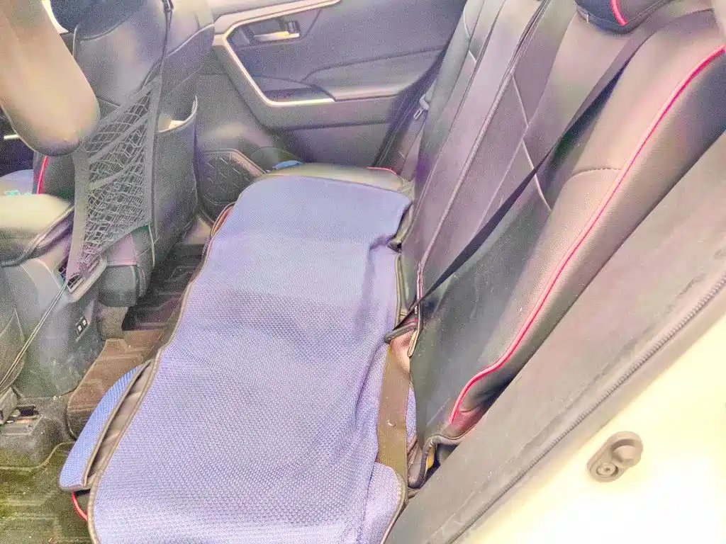 Toyota RAV4 — фото 18
