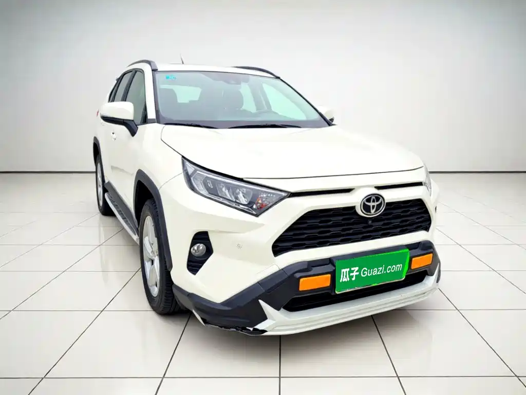 Toyota RAV4 — фото 3