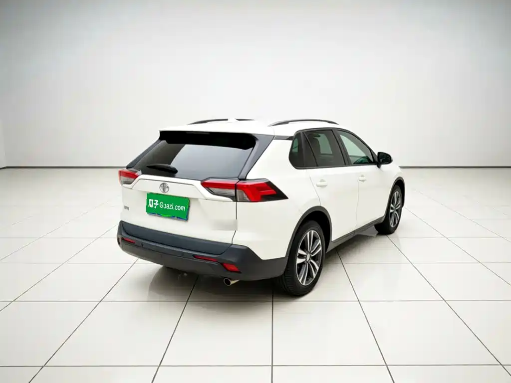 Toyota RAV4 — фото 5