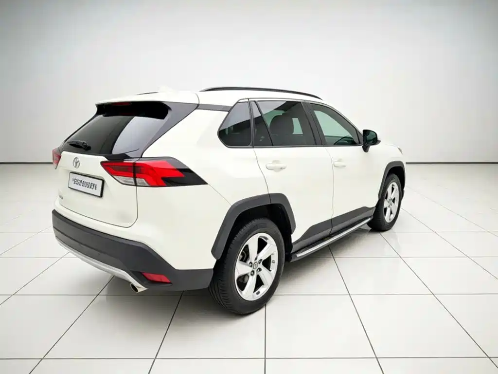Toyota RAV4 — фото 6