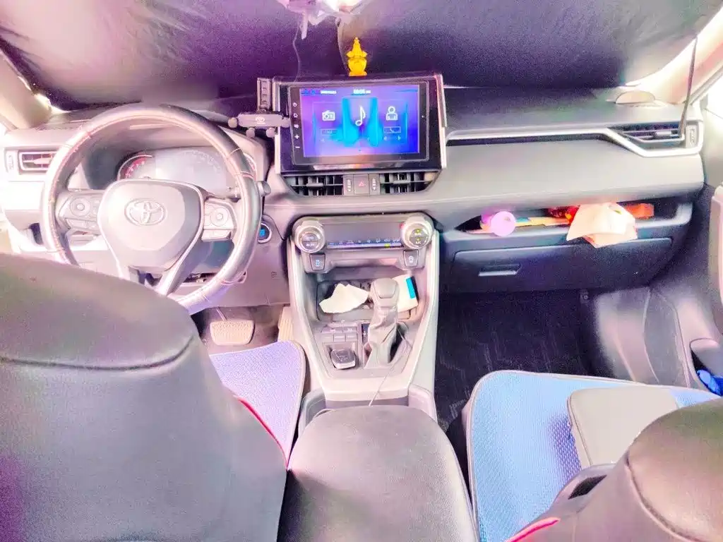 Toyota RAV4 — фото 10