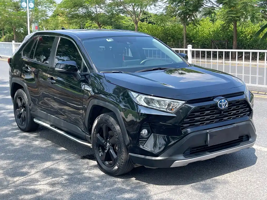 Toyota RAV4 — фото 3