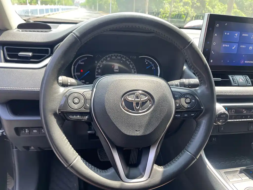 Toyota RAV4 — фото 22