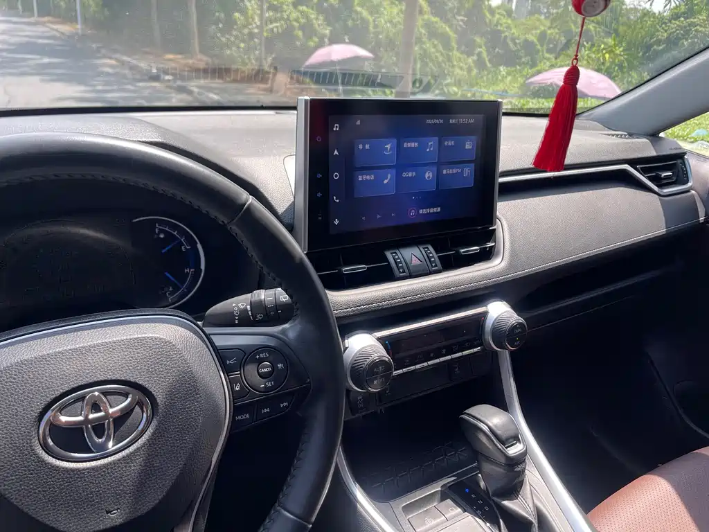 Toyota RAV4 — фото 24