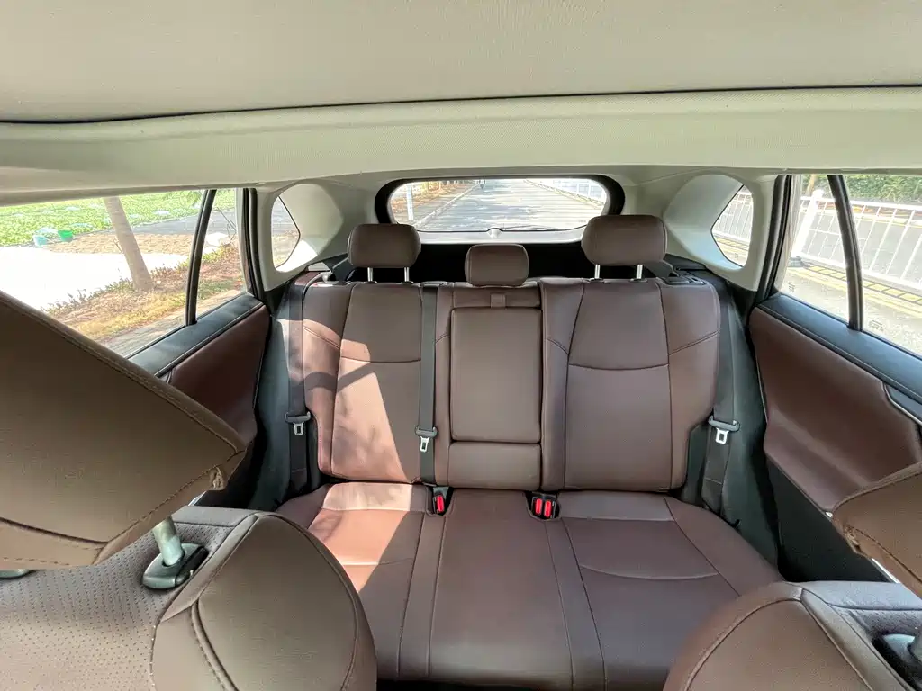 Toyota RAV4 — фото 25