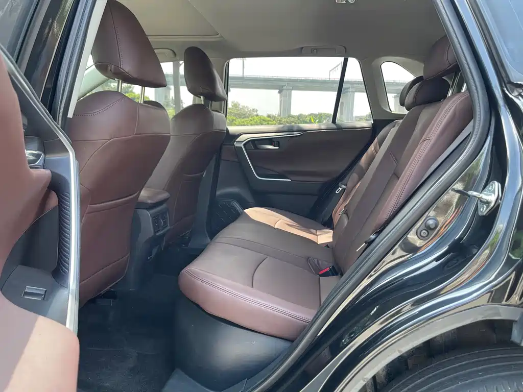 Toyota RAV4 — фото 28