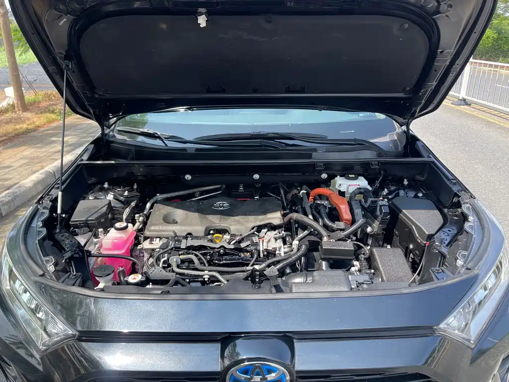 Toyota RAV4 — фото 30