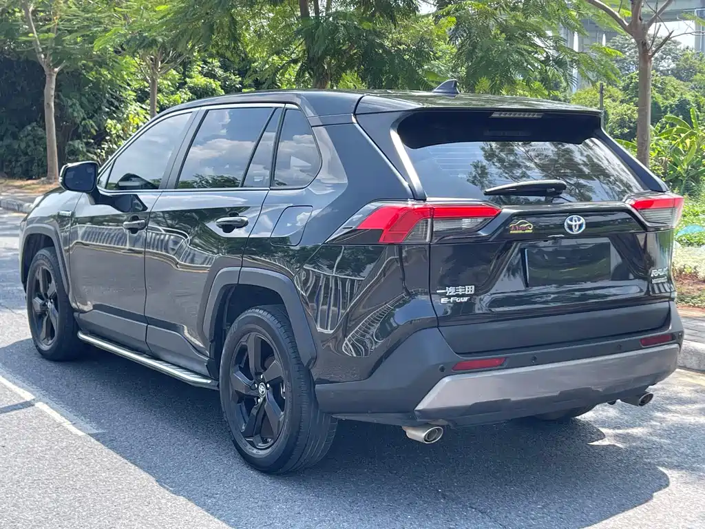 Toyota RAV4 — фото 4