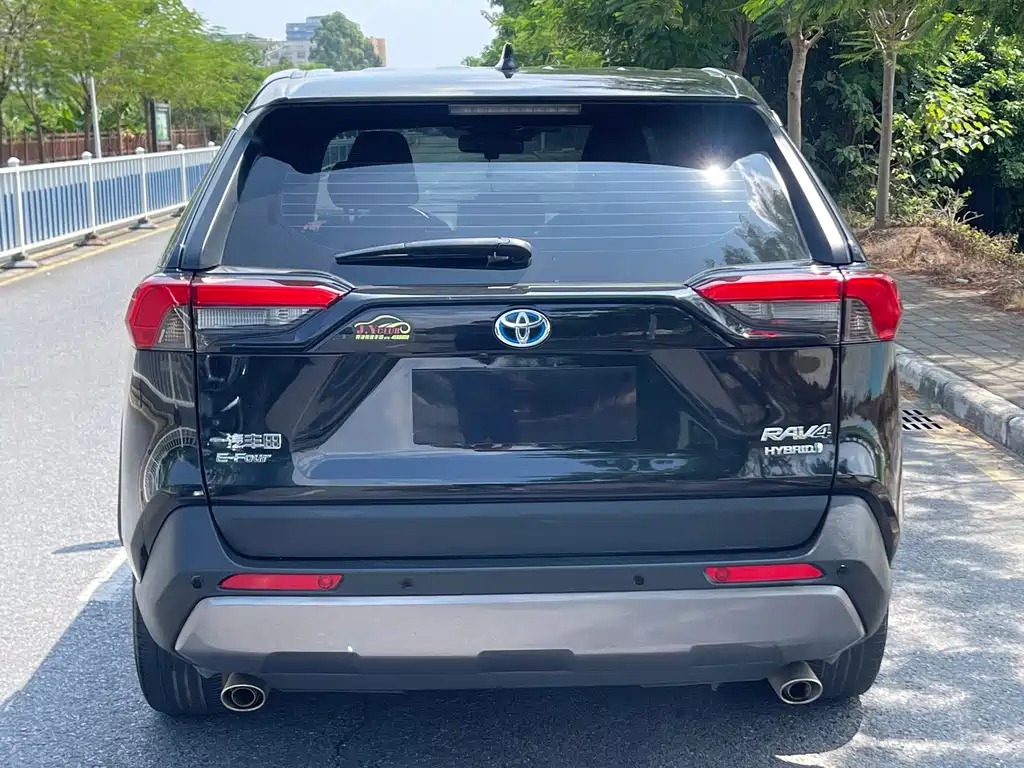 Toyota RAV4 — фото 5