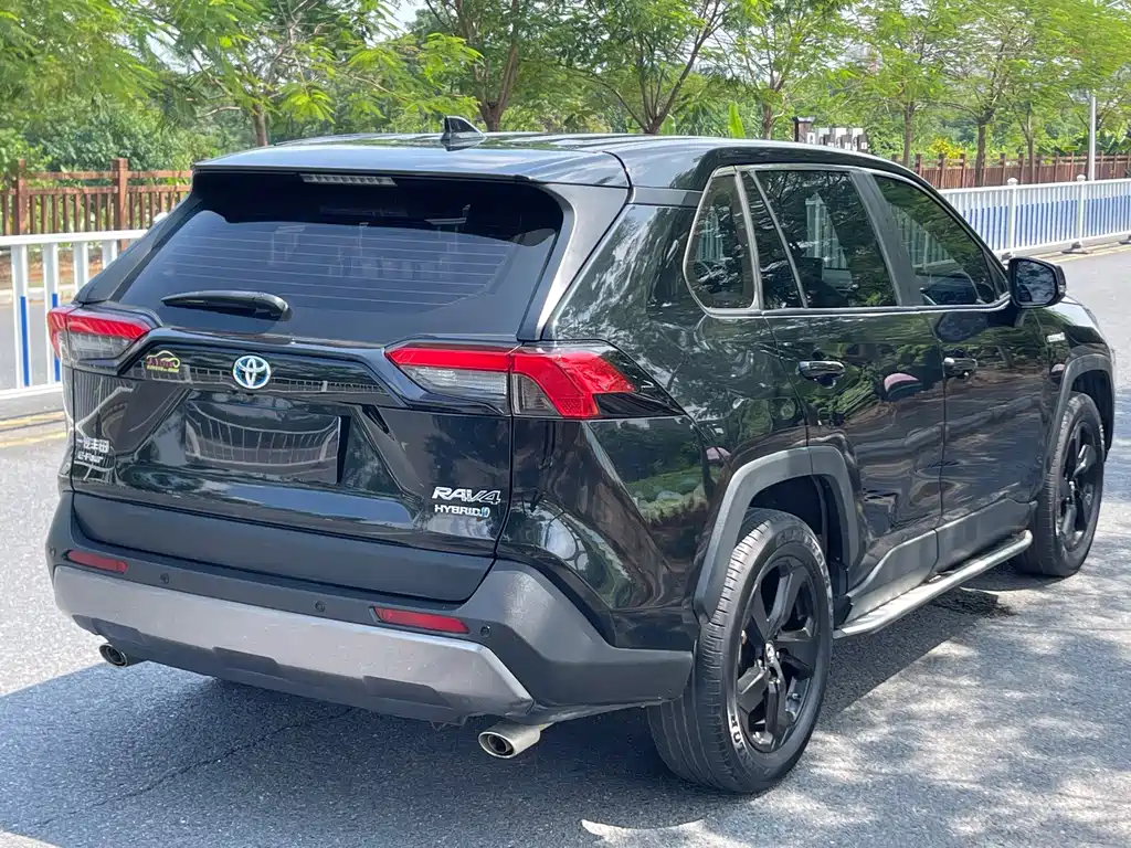 Toyota RAV4 — фото 6