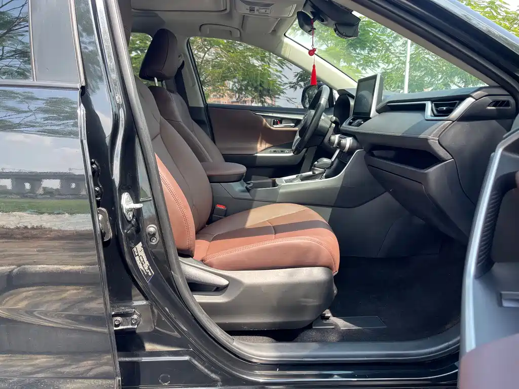 Toyota RAV4 — фото 10