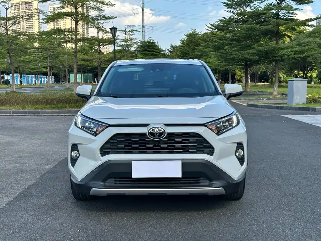 Toyota RAV4 — фото 2