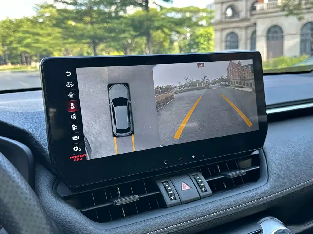 Toyota RAV4 — фото 13